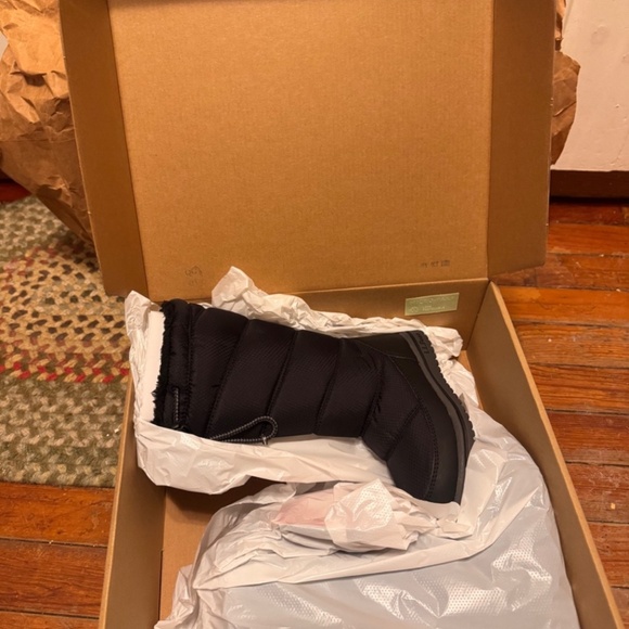 Brand new LL bean boots toddler size 10 winter primaloft - Picture 3 of 6